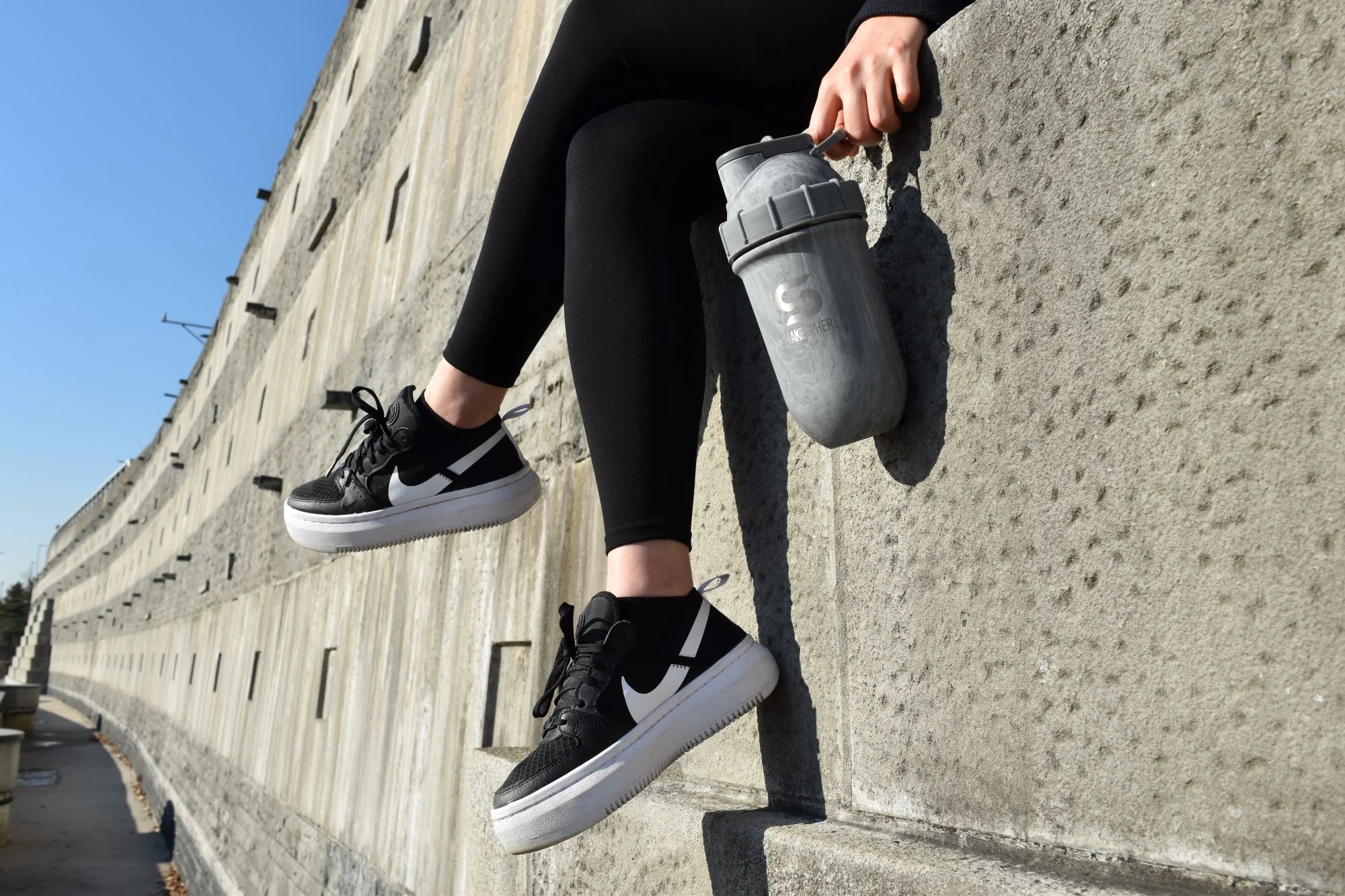Protein shaker bottle 24.6 Fl Oz Double Wall Steel Concrete - Image 14