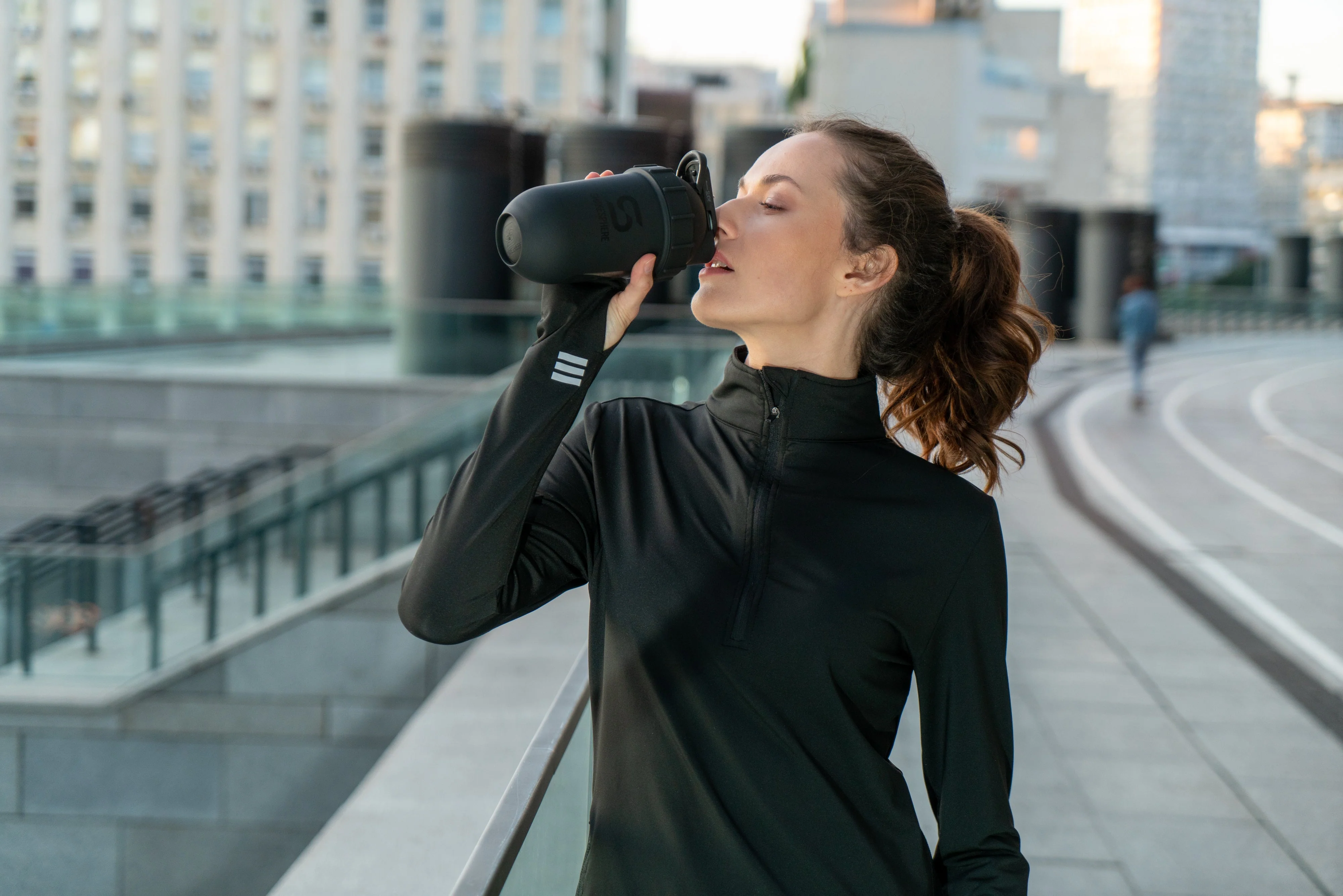 Protein shaker bottle 700mls "Tumbler View" Matte Black/Black Window - Image 10