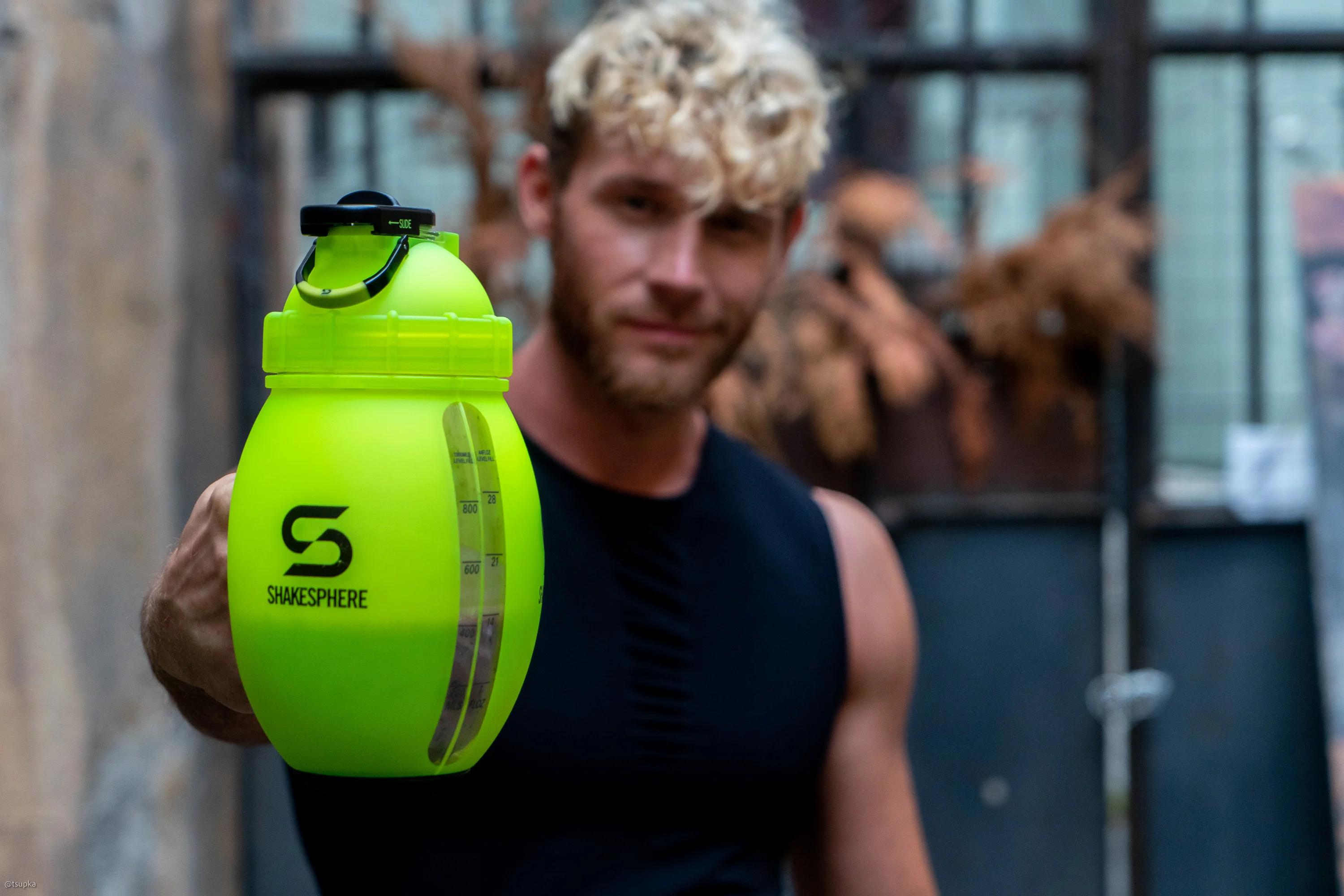 ShakeSphere Mixer Jug 1.3l Fluorescent Yellow - Image 11