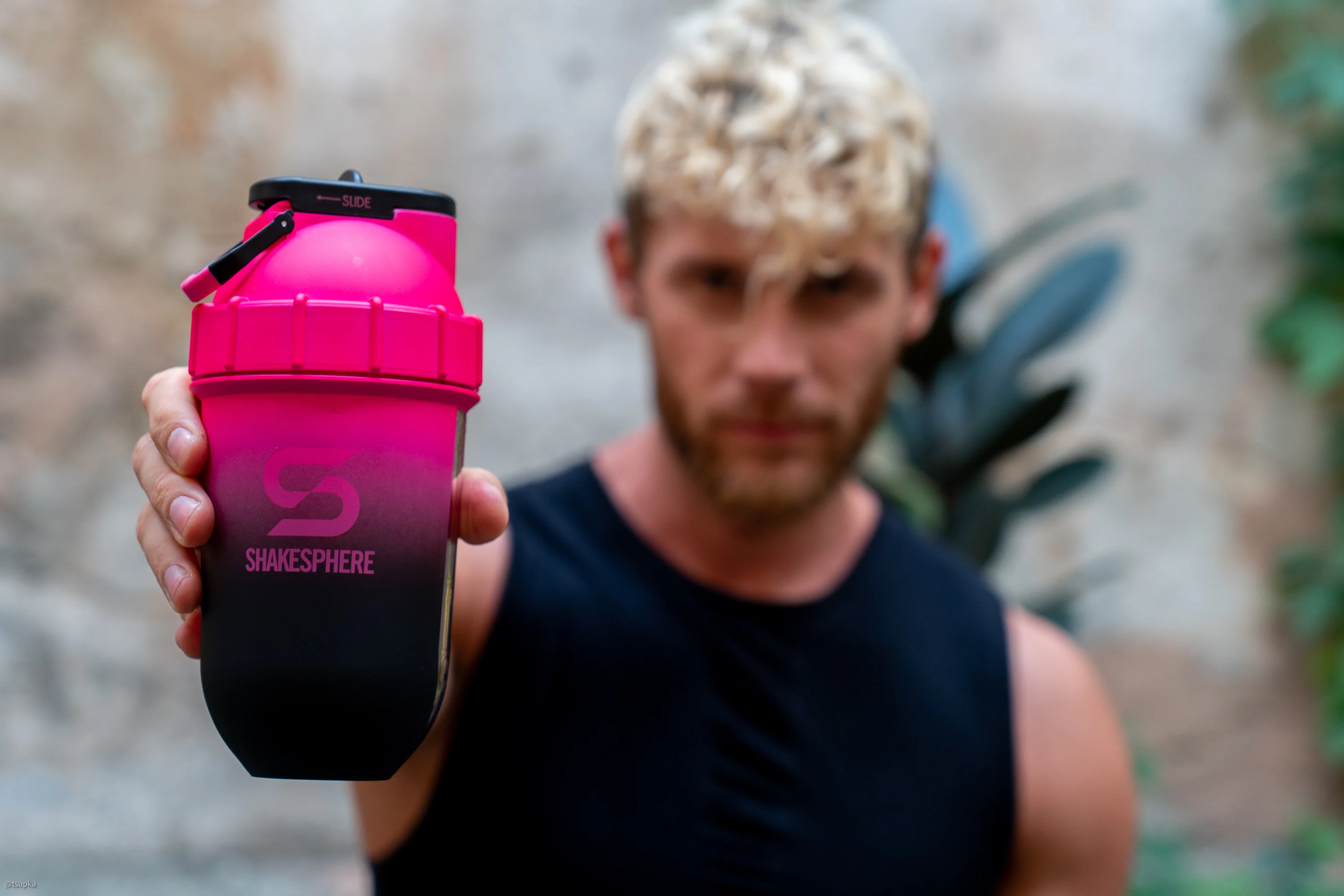 ShakeSphere Tumbler Cooler Shaker Ombre Pink - Image 12
